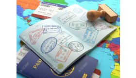 56356267-voyage-ou-concept-turism-ouvert-passeport-avec-timbres-de-visa-avec-la-compagnie-aerienne-embarquement_grid.jpg
