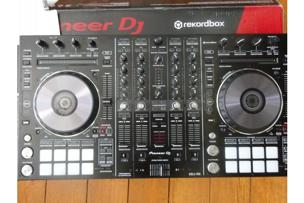 Pioneer-DDJ-RX-DJ-Controler-_57_gallery.jpg